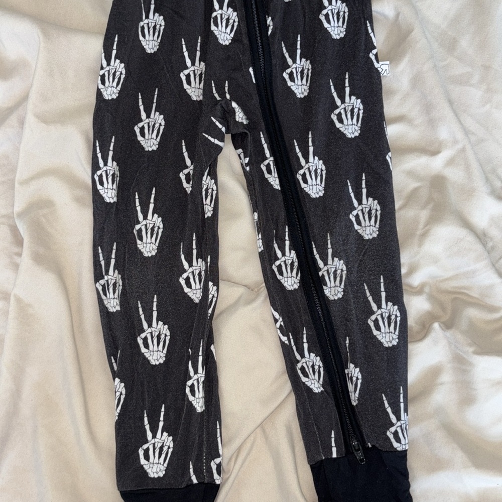 River Babe Threads Bamboo Skeleton Hands PJs - Picture 2 of 3